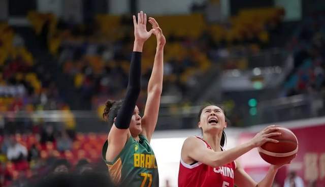 银河娱乐城官方入口-打的啥呀？女篮加时险胜巴西，王思雨+刘禹彤合砍30分，多人打铁